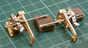 Expansion link and motion bracket